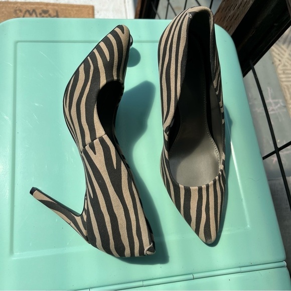 Worthington Zito Faux Suede Zebra High Heel Pumps 9 - Picture 3 of 10